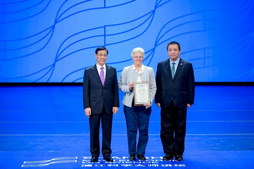 【浦江科学大师讲坛】诺奖得主安妮·吕利耶讲述阿秒脉冲的探索之旅