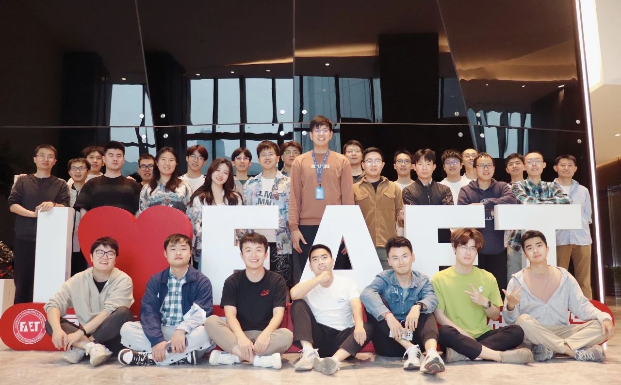 方虹斌:坚持手写板书,他的课让学生“连做作业都感到愉快”